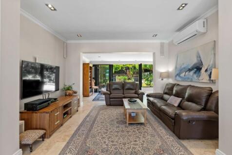 Family r&amp; TV room