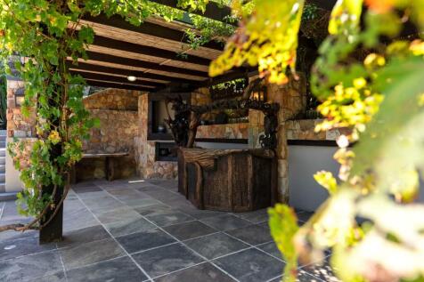 Outdoor Bar area