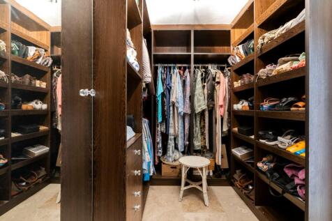Walk-in Dresser