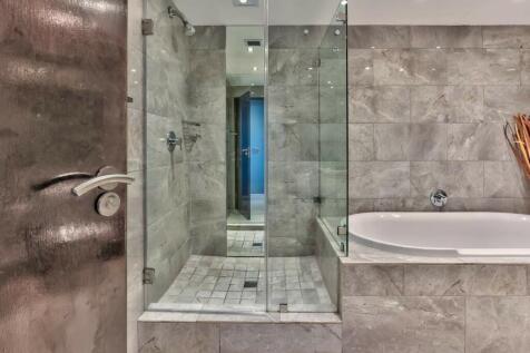 Full communal bathroom