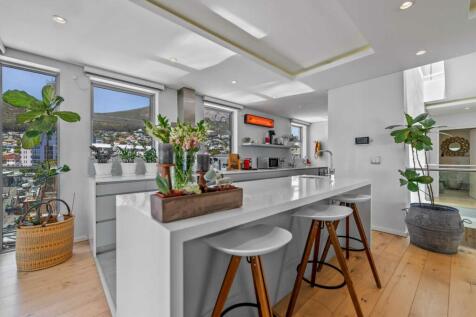 Kitchen bar