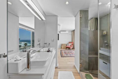 Main bathroom