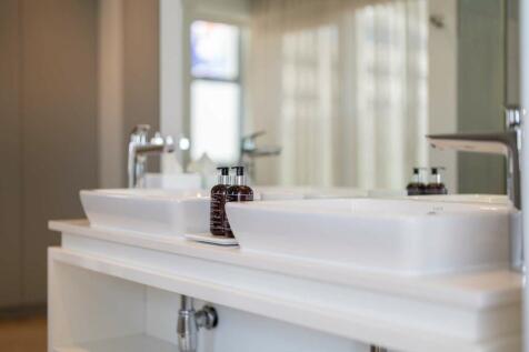 Main bathroom