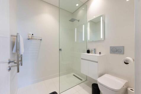 Second bedroom&#39;s ensuite bathroom