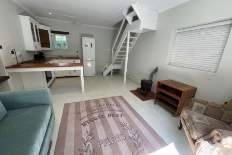 Living and Kitchenette of the flatlet