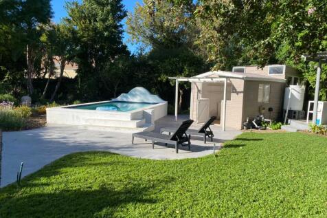 Pool room or potential bar area