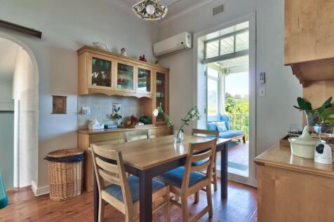 Eat-in Kitchen