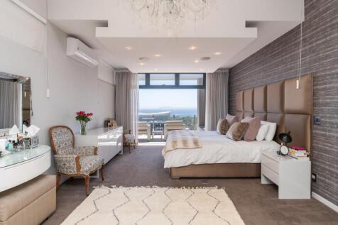 Main Bedroom - Upper Level