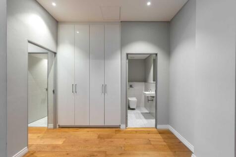 main bedroom en suite