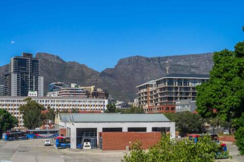 East facing lounge with Table Mountain view