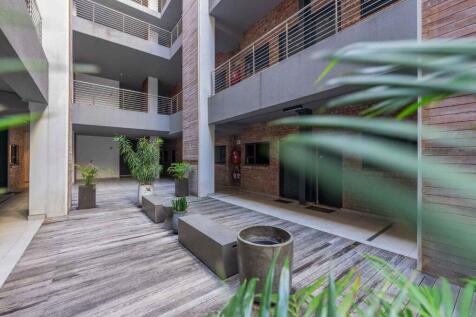 inner courtyard 