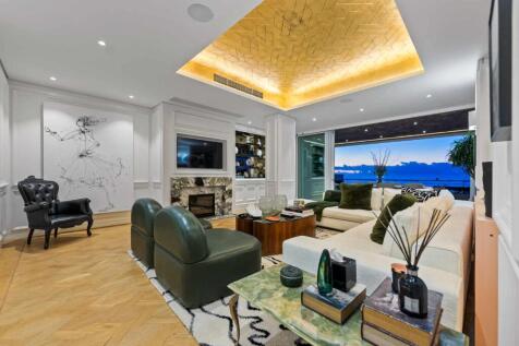 Living room - Fireplace/TV.