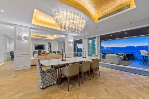 Dining room - Murano chandelier from Paris&#39; Galerie Glustin