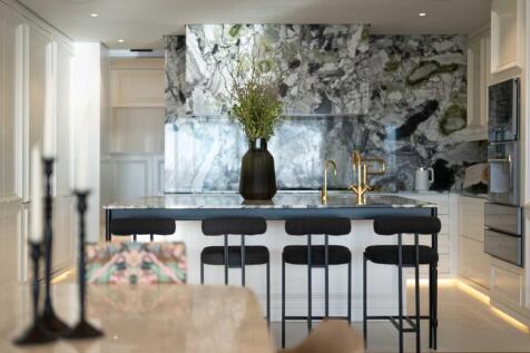 Kitchen bar.