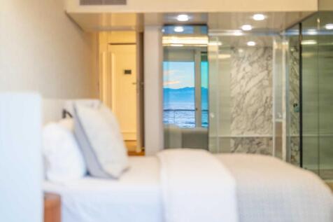 Ensuite bedroom 2 - in.