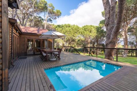 Front top level of verandah and swimming pool 