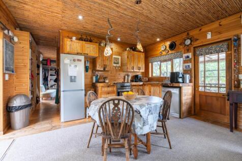 Inside Caretakers Cottage or Airbnb Cottage