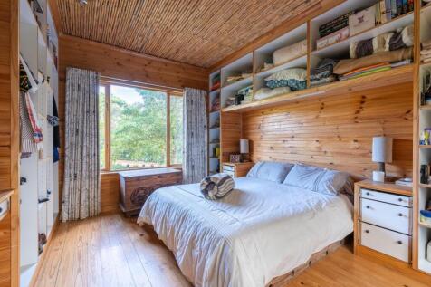 Bedroom Caretakers Cottage or 3rd Airbnb Cottage