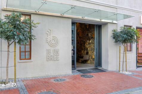 16 On Bree entrance