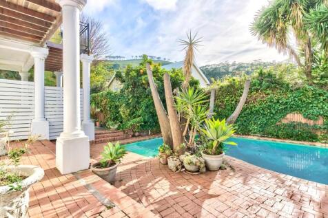 Pool and Outdoor garden area