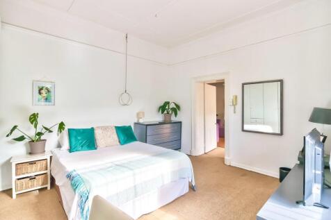 Flatlet - One spacious bedroom with ample cupboard space