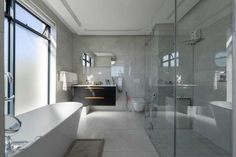 En-Suit Bathroom to Master Suite