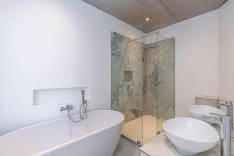 Ensuite bathroom of ground floor bedroom