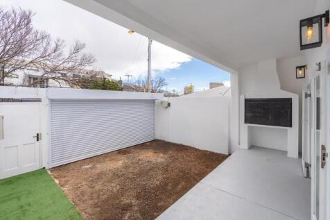 Stoep with built-in braai and double parking