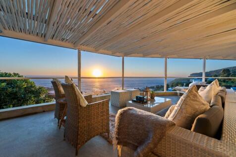 Outdoor lounge