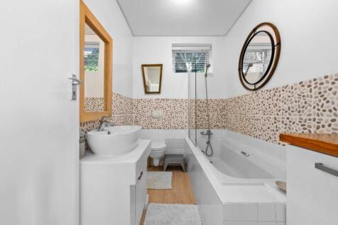 Suite 1 - bathroom