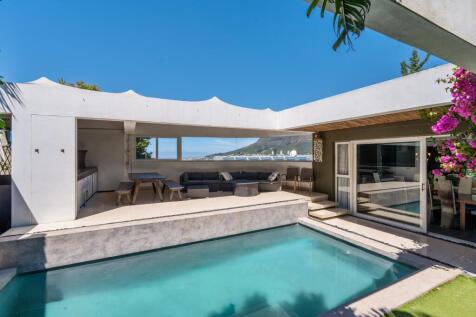 Garden &amp; Pool area