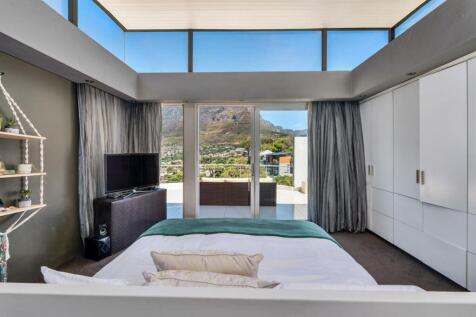 Main Bedroom with welcoming Mountain Views