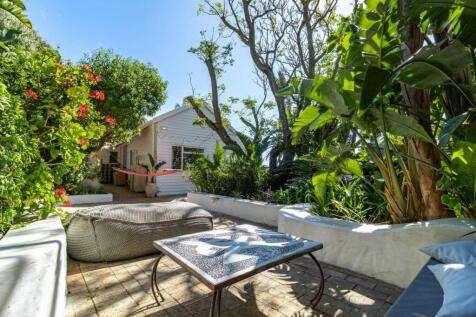 Lush tropical garden, so close to the beach yet so private and secluded.