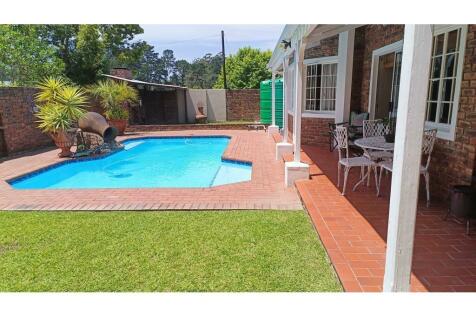 outside patio -pool area