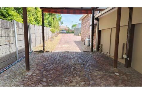 Granny flat carport