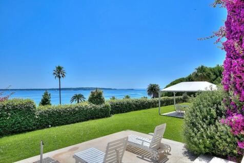 Courtyard Sea