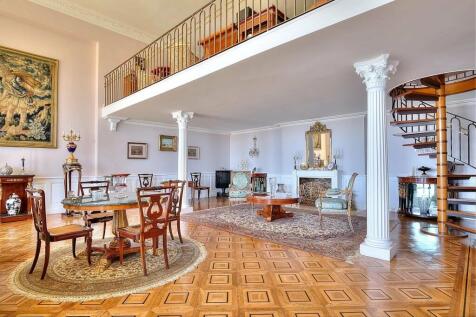 Dining room Wooden floor Fireplace
