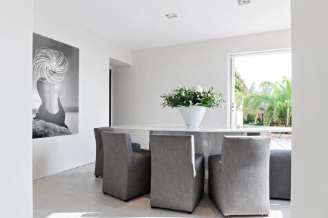 Dining room Tile