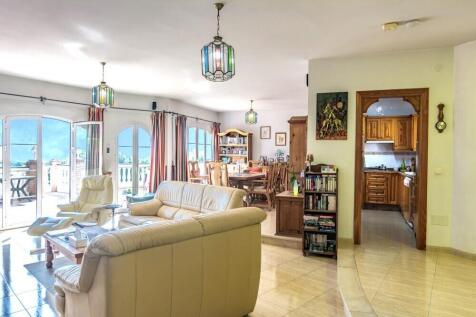 Lounge kitchen diner
