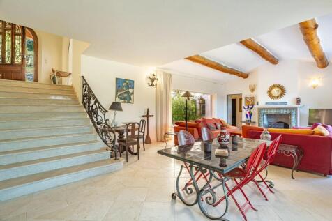Dining room Tile Fireplace