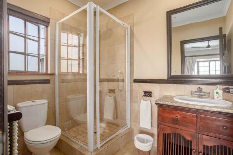 Shower en-suite to second bedroom