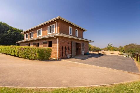 Stunning barn stables with staff accommodation above