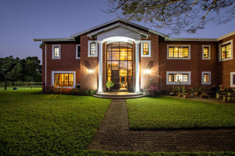 Grand double volume entrance