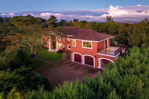 3 garages and plenty parking