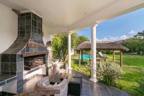 Guest Barbeque Area