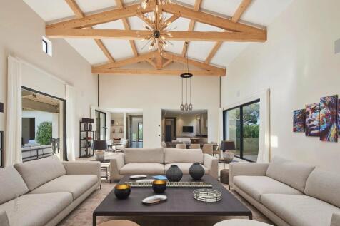 Living-room High ceiling