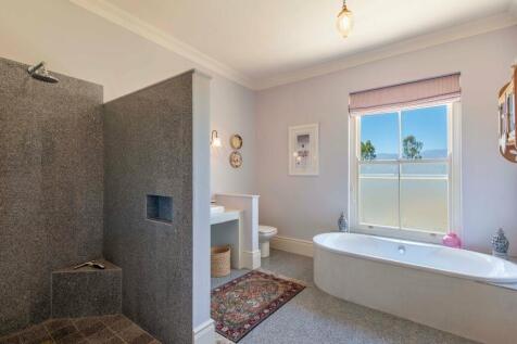 DOWNSTAIRS BATHROOM