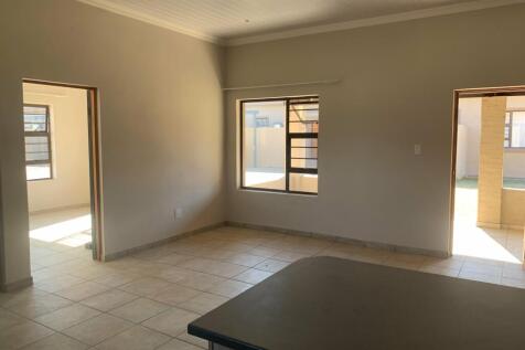 view front kitchen to lounge