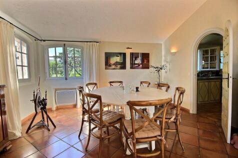 Dining room Tile