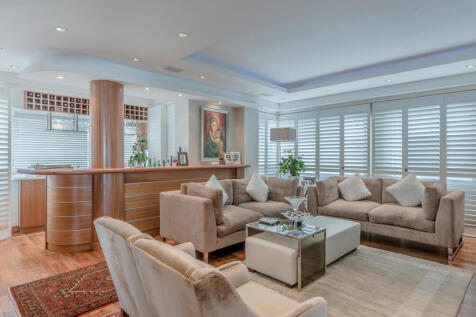Bar onto Informal Lounge
